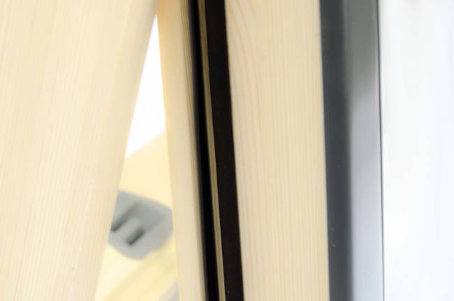 Мансардное окно FTP (CH) со среднеповоротным типом открывания Мансардное окно FTP (CH) со среднеповоротным типом открывания