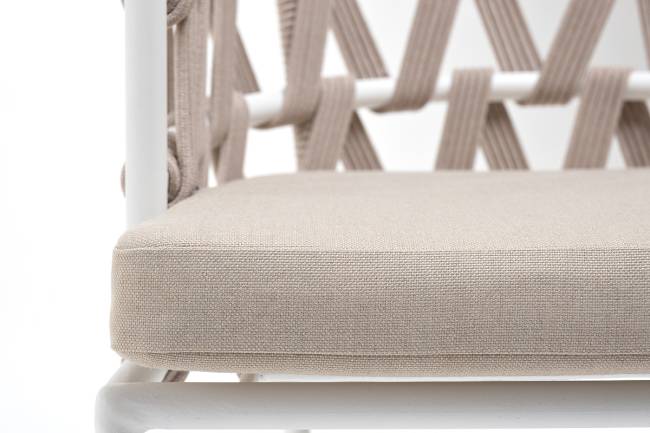 "Диего" стул плетеный из роупа, каркас из стали белый муар, роуп бежевый круглый, ткань бежевая 052 "Диего" стул плетеный из роупа, каркас из стали белый муар, роуп бежевый круглый, ткань бежевая 052