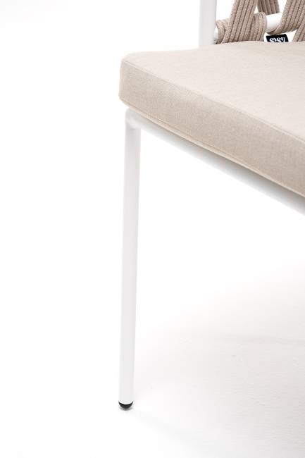 "Диего" стул плетеный из роупа, каркас из стали белый муар, роуп бежевый круглый, ткань бежевая 052 "Диего" стул плетеный из роупа, каркас из стали белый муар, роуп бежевый круглый, ткань бежевая 052