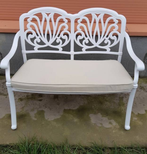 Белая скамейка из литого алюминия Valeria II Белая скамейка из литого алюминия Valeria II