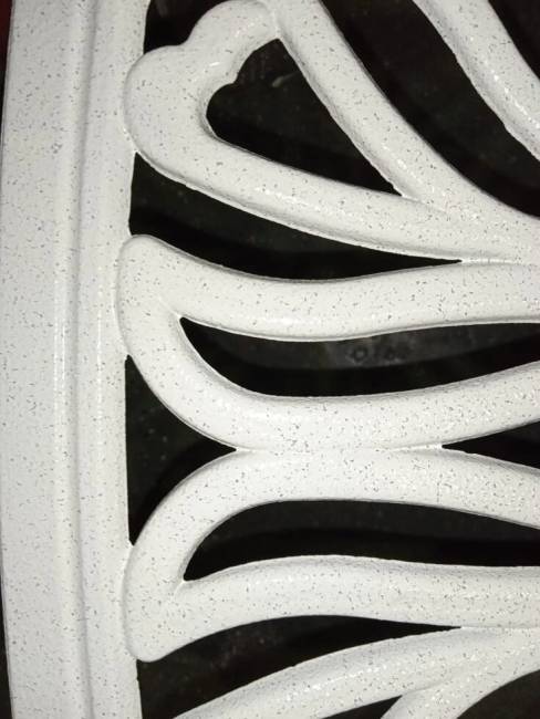 Белая скамейка из литого алюминия Valeria II Белая скамейка из литого алюминия Valeria II